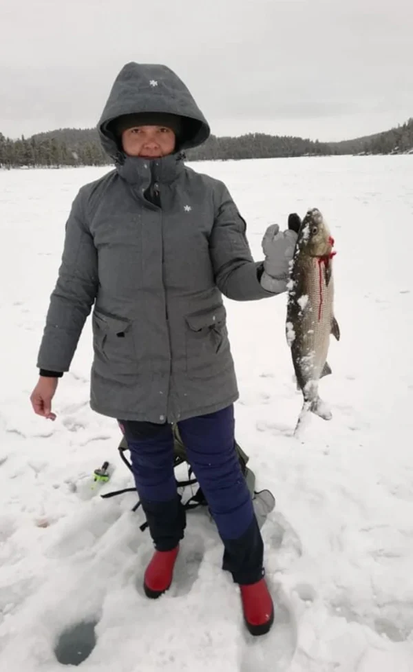 Susanna Laaksonen pyysi ison siian Myössäjärvestä Tuksu Koppiaisella ja Kapraalin Tuksu lätkällä