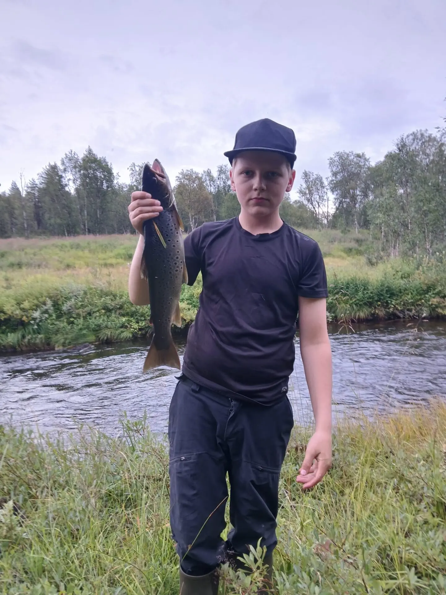 2.1kg taimen sotajoelta