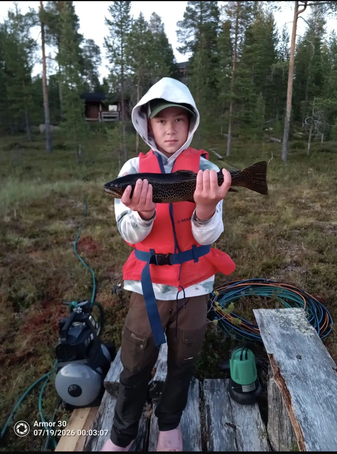 45 cm taimen 35€ kumiveneellä suolammesta